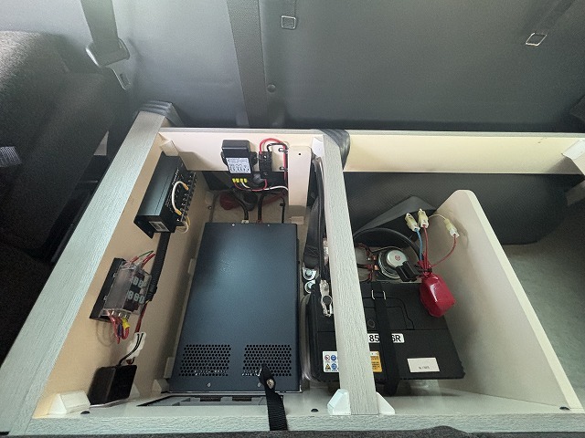 キャンピングカー バンコン ﾊｲｴｰｽ ﾘﾝｴｲ ﾊﾞｶﾝﾁｪｽMOMO