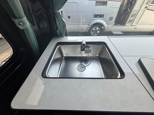 キャンピングカー バンコン ﾊｲｴｰｽ ﾘﾝｴｲ ﾊﾞｶﾝﾁｪｽMOMO