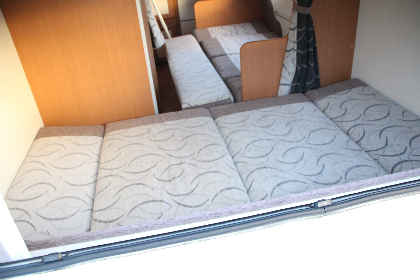 キャンピングカー トレーラー ｴｰｽｷｬﾗﾊﾞﾝ ｴｰｽ430ALU