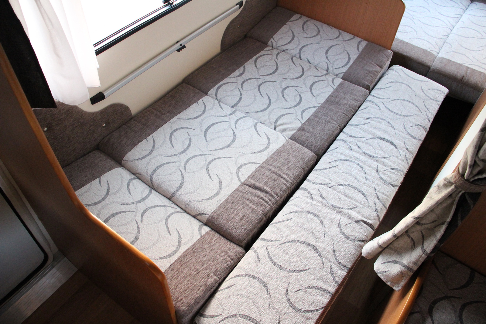 キャンピングカー トレーラー ｴｰｽｷｬﾗﾊﾞﾝ ｴｰｽ430ALU