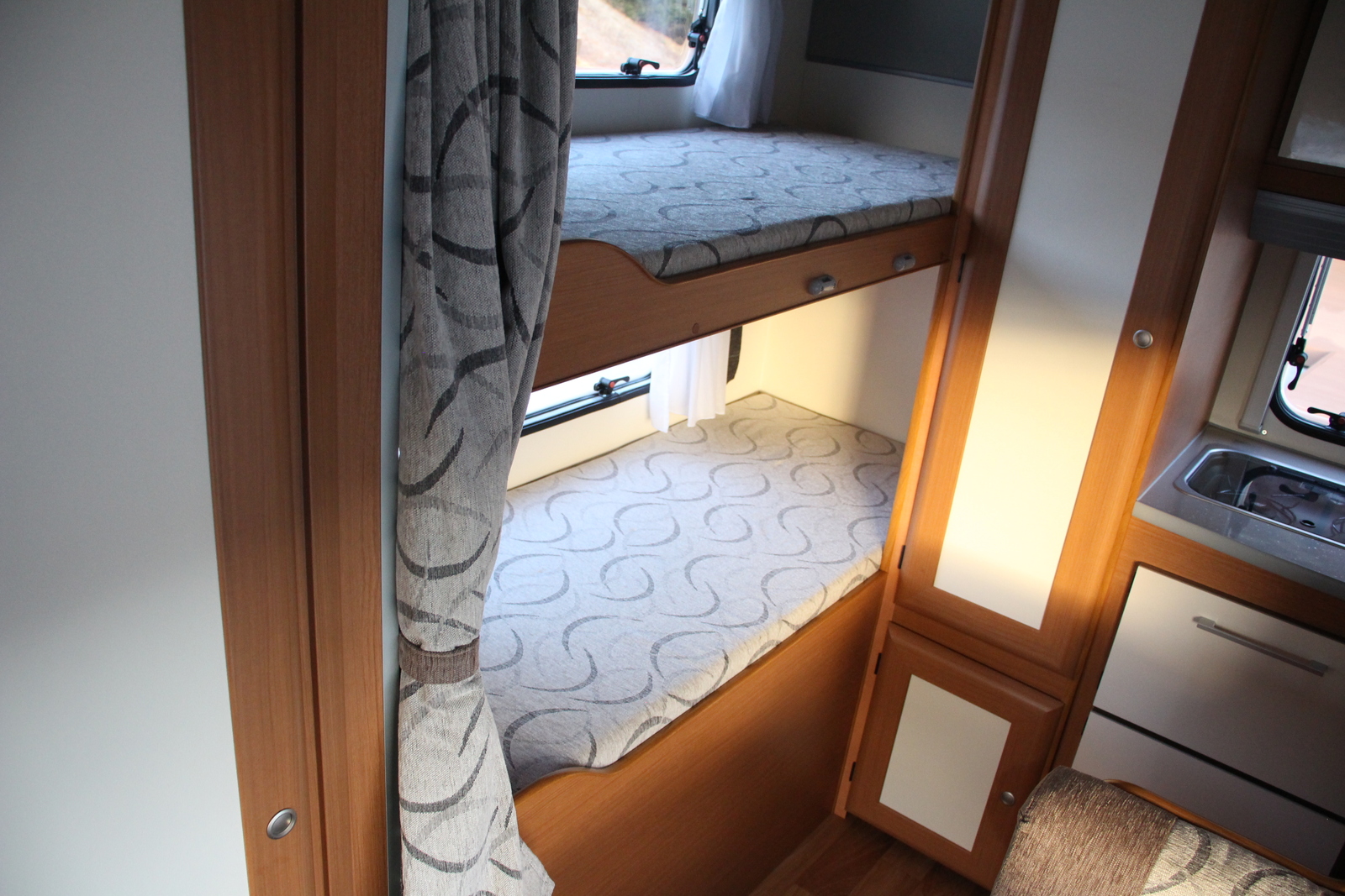 キャンピングカー トレーラー ｴｰｽｷｬﾗﾊﾞﾝ ｴｰｽ430ALU