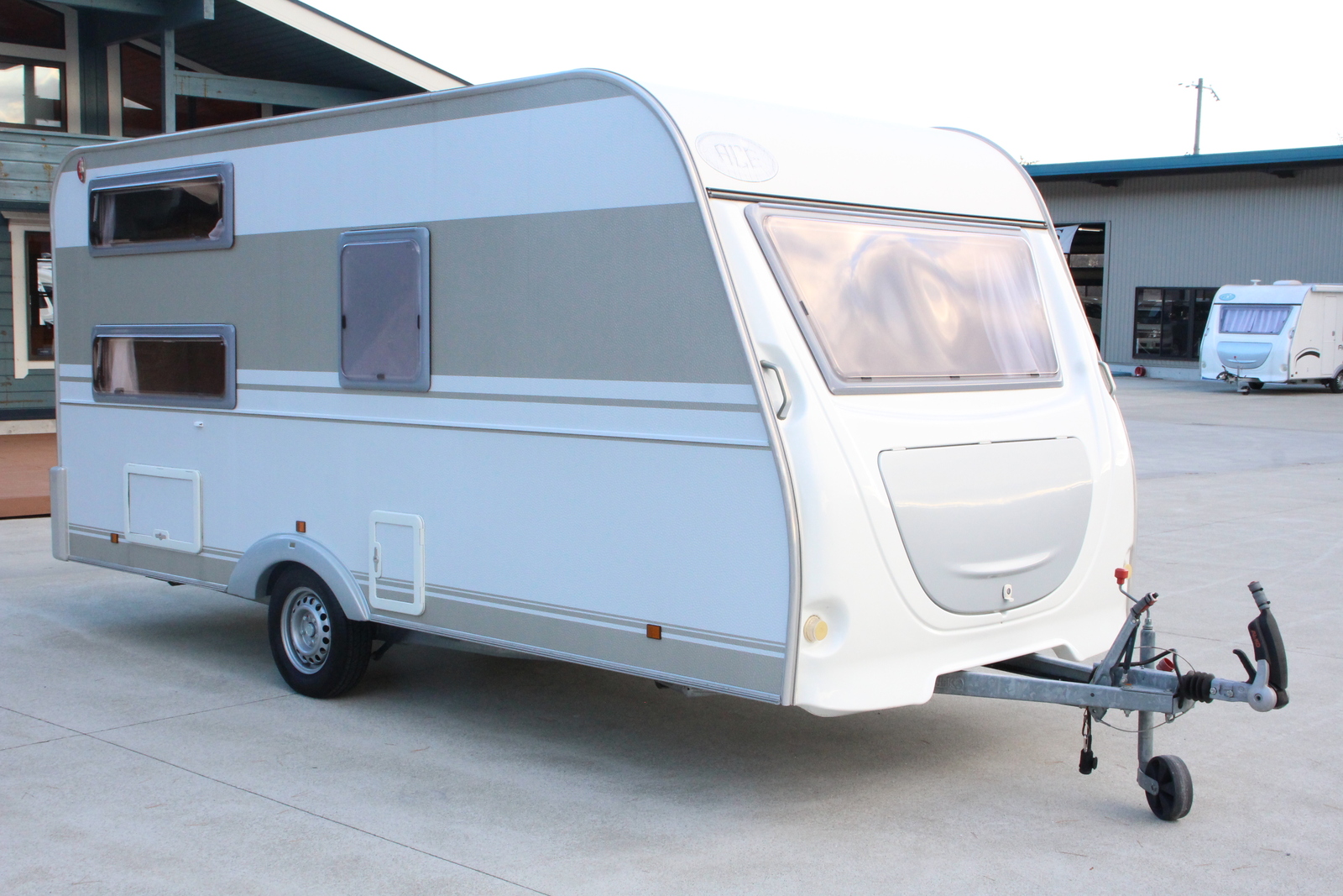 キャンピングカー トレーラー ｴｰｽｷｬﾗﾊﾞﾝ ｴｰｽ430ALU