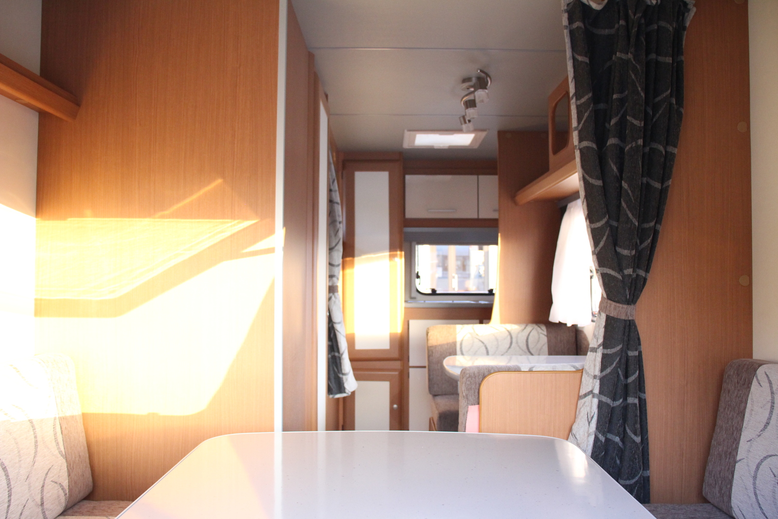 キャンピングカー トレーラー ｴｰｽｷｬﾗﾊﾞﾝ ｴｰｽ430ALU