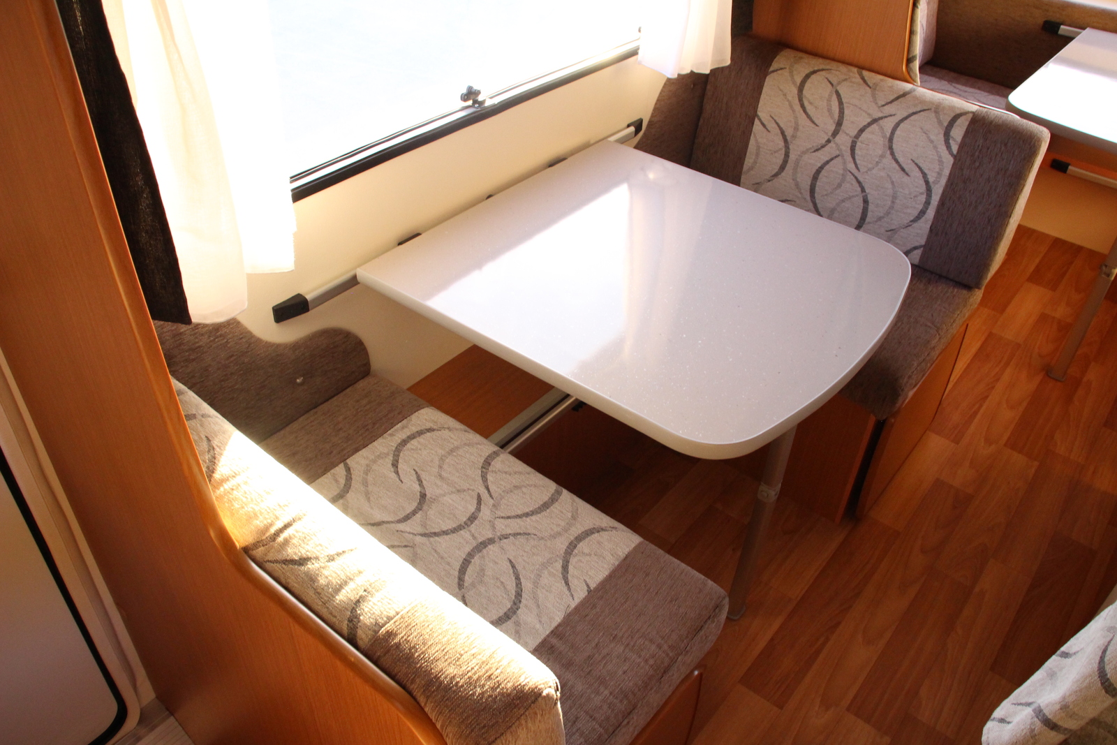 キャンピングカー トレーラー ｴｰｽｷｬﾗﾊﾞﾝ ｴｰｽ430ALU