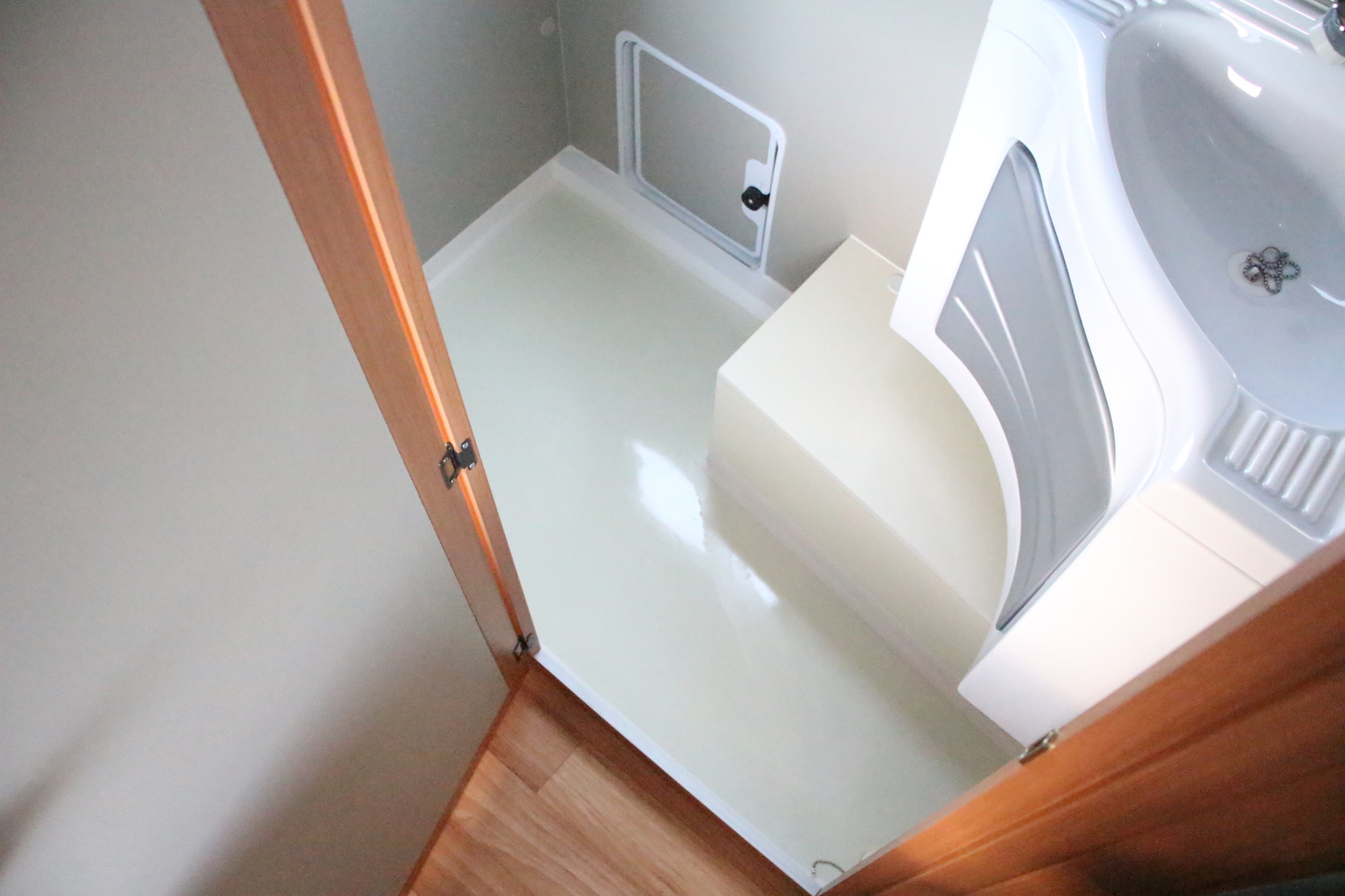 キャンピングカー トレーラー ｴｰｽｷｬﾗﾊﾞﾝ ｴｰｽ430ALU