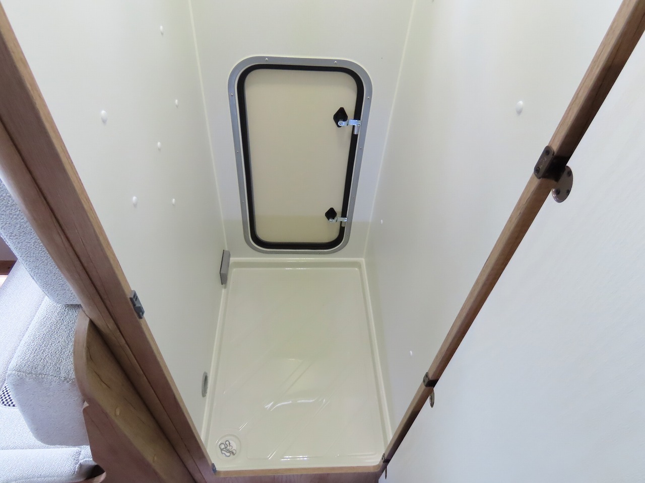 キャンピングカー キャブコン ｶﾑﾛｰﾄﾞ ﾅｯﾂRVｸﾚｱ5.3Wﾊｲﾊﾟｰｴﾎﾞ