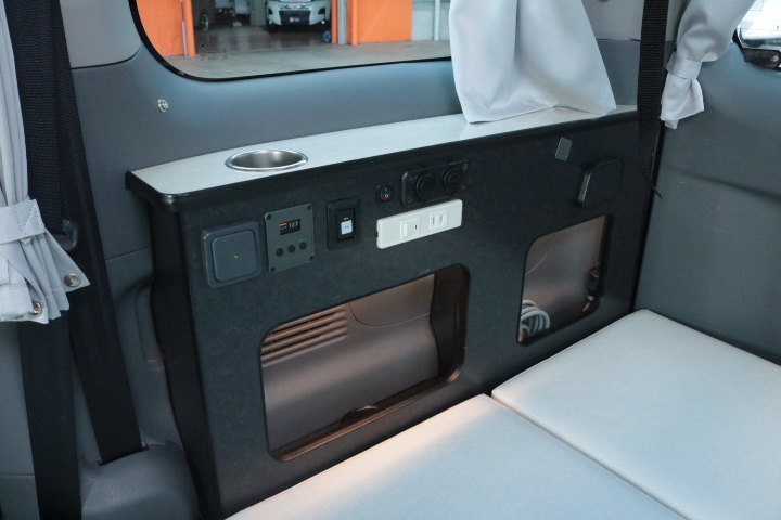 キャンピングカー バンコン NV200ﾊﾞﾈｯﾄ FOCS ﾙｿ+UP 天吊ﾓﾆﾀｰ