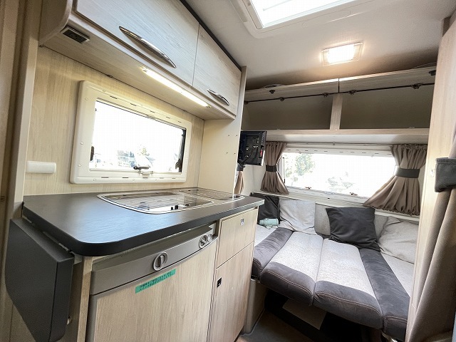 キャンピングカー トレーラー ﾄﾘｶﾞﾉ ｴﾒﾛｰﾄﾞ406