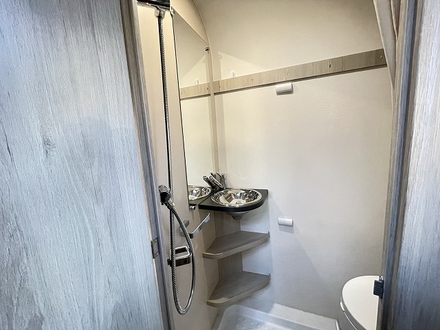 キャンピングカー トレーラー ﾄﾘｶﾞﾉ ｴﾒﾛｰﾄﾞ406