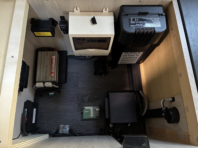 キャンピングカー トレーラー ﾄﾘｶﾞﾉ ｴﾒﾛｰﾄﾞ406