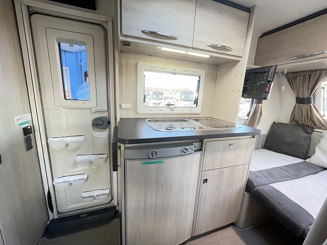 キャンピングカー トレーラー ﾄﾘｶﾞﾉ ｴﾒﾛｰﾄﾞ406