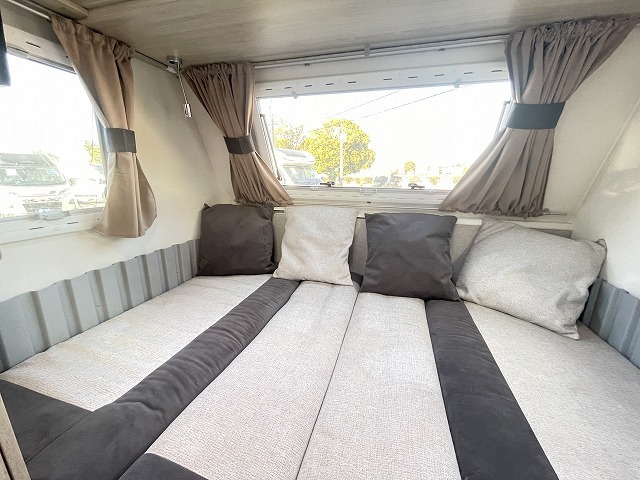 キャンピングカー トレーラー ﾄﾘｶﾞﾉ ｴﾒﾛｰﾄﾞ406