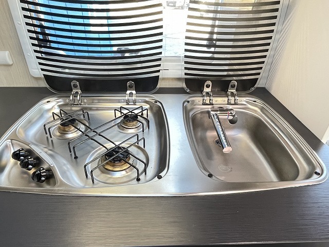 キャンピングカー トレーラー ﾄﾘｶﾞﾉ ｴﾒﾛｰﾄﾞ406