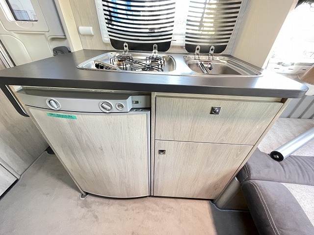 キャンピングカー トレーラー ﾄﾘｶﾞﾉ ｴﾒﾛｰﾄﾞ406