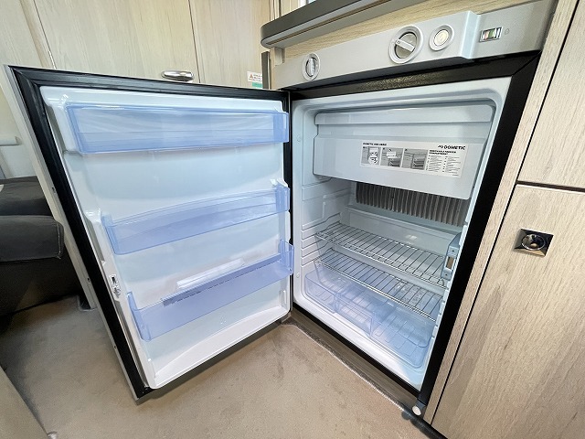 キャンピングカー トレーラー ﾄﾘｶﾞﾉ ｴﾒﾛｰﾄﾞ406