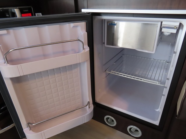 キャンピングカー バンコン ﾊｲｴｰｽ RVﾗﾝﾄﾞ ﾘﾉﾌﾟﾚﾐｱﾑ 4WD