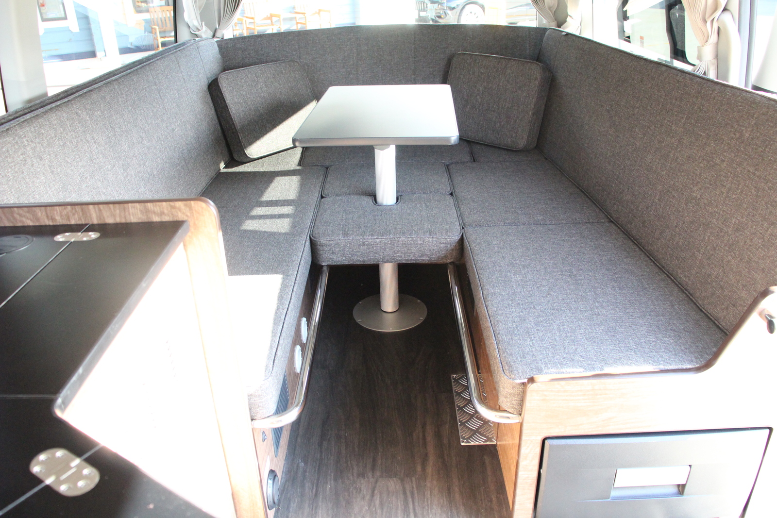 キャンピングカー バンコン ﾊｲｴｰｽ ｱﾈｯｸｽ ﾘｺﾙｿ ﾌﾞﾗｯｸﾗｲﾝ 4WD