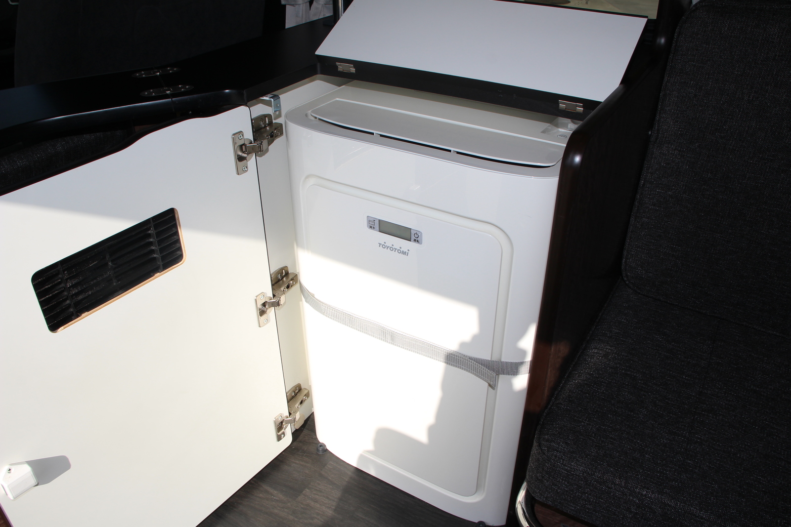 キャンピングカー バンコン ﾊｲｴｰｽ ｱﾈｯｸｽ ﾘｺﾙｿ ﾌﾞﾗｯｸﾗｲﾝ 4WD