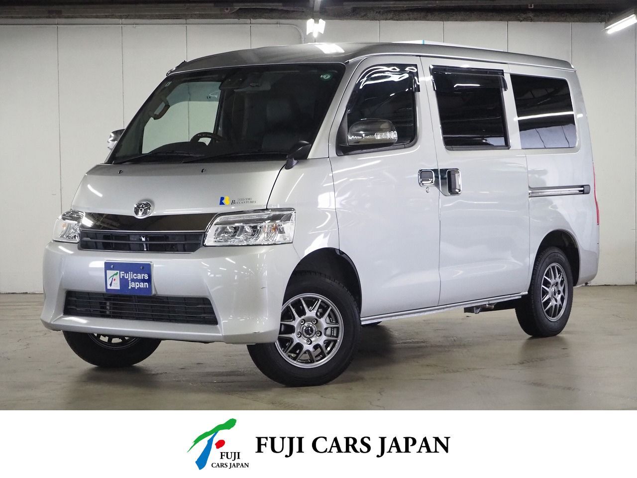 キャンピングカー バンコン タウンエース コンパクトバカンチェスMOMO 4WD