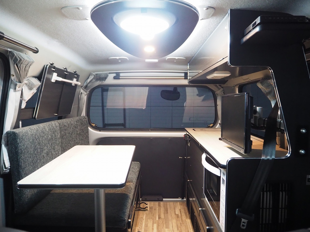 キャンピングカー バンコン ﾀｳﾝｴｰｽ ｺﾝﾊﾟｸﾄﾊﾞｶﾝﾁｪｽMOMO 4WD