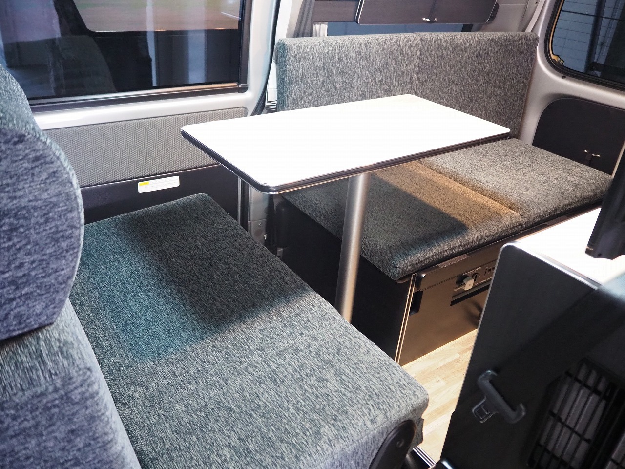 キャンピングカー バンコン ﾀｳﾝｴｰｽ ｺﾝﾊﾟｸﾄﾊﾞｶﾝﾁｪｽMOMO 4WD