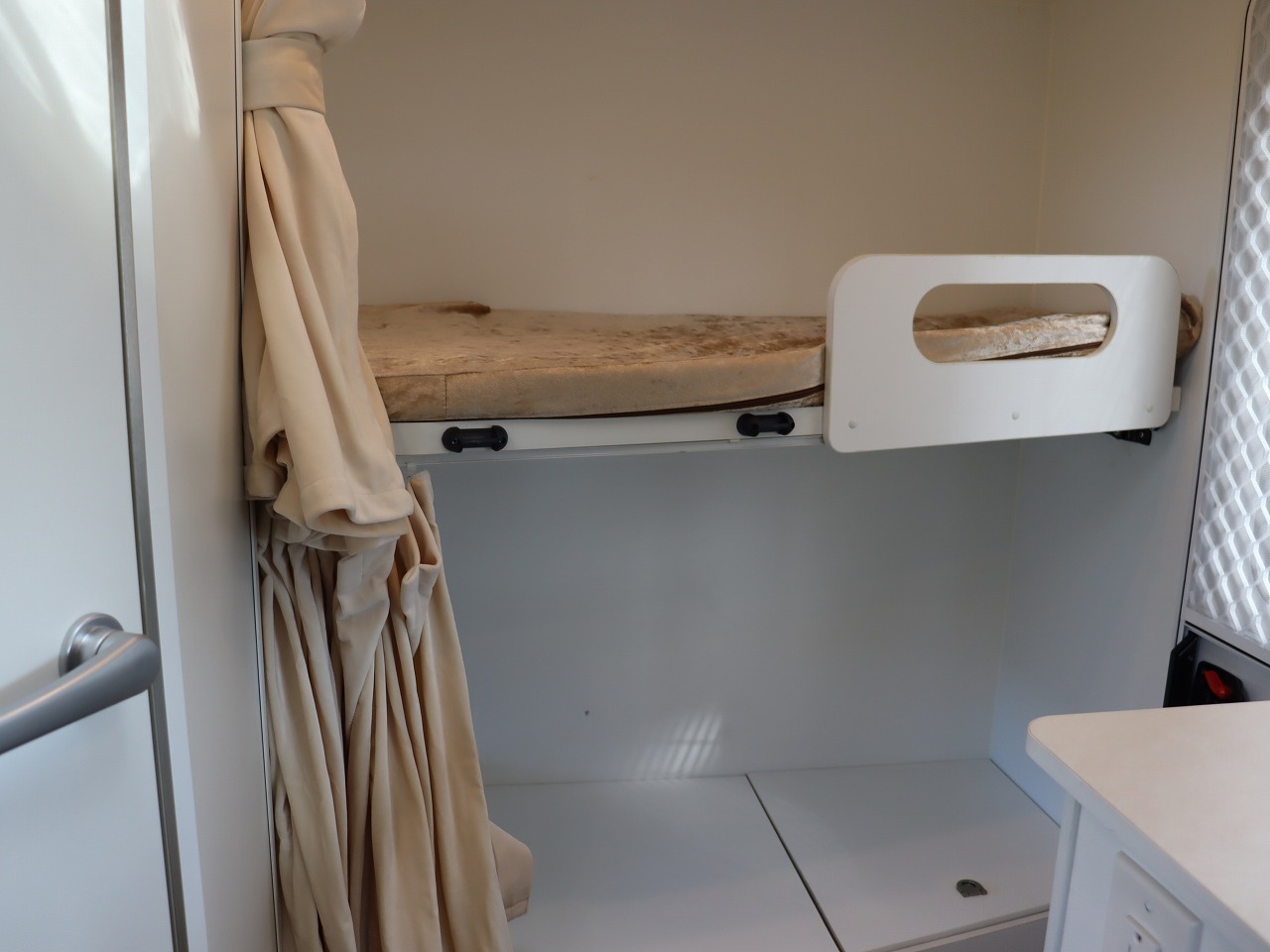 キャンピングカー トレーラー CKKS X6 牽引免許不要