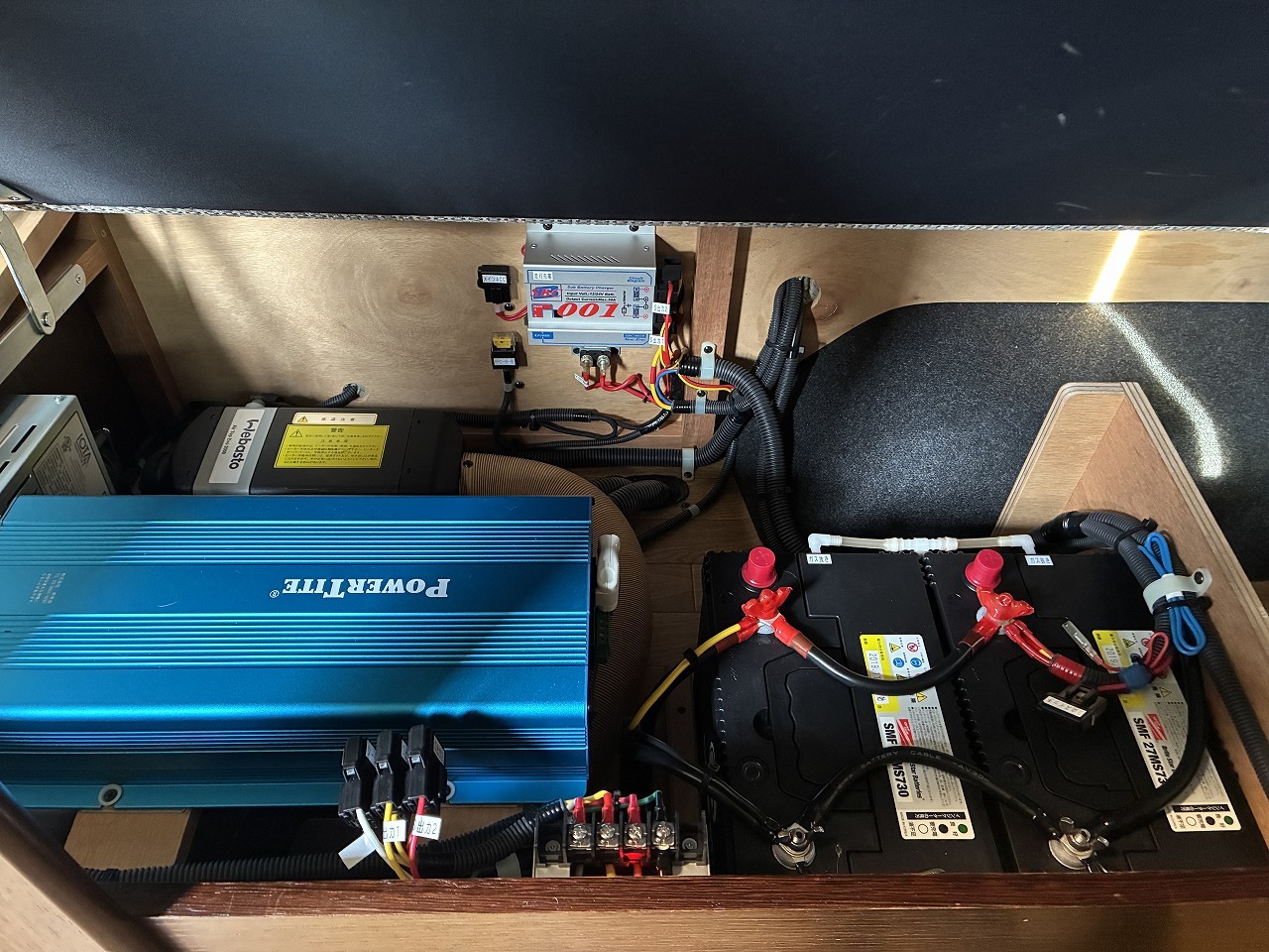 キャンピングカー バンコン NV350ｷｬﾗﾊﾞﾝ ﾋﾞｰｸﾙ ｸﾞﾗﾝﾍﾞﾙ 4WD