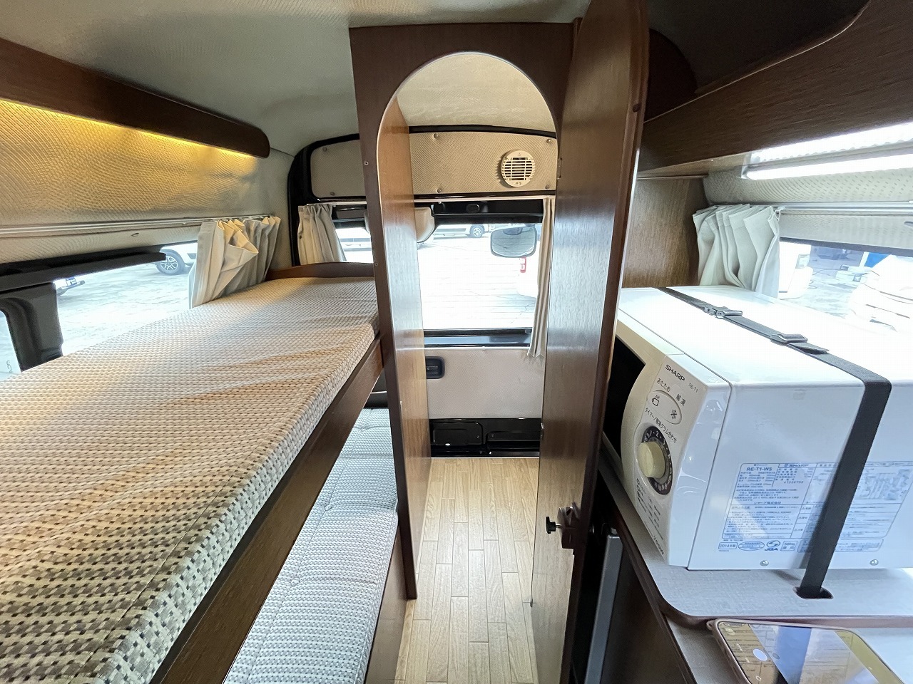 キャンピングカー バンコン NV350ｷｬﾗﾊﾞﾝ ﾋﾞｰｸﾙ ｸﾞﾗﾝﾍﾞﾙ 4WD