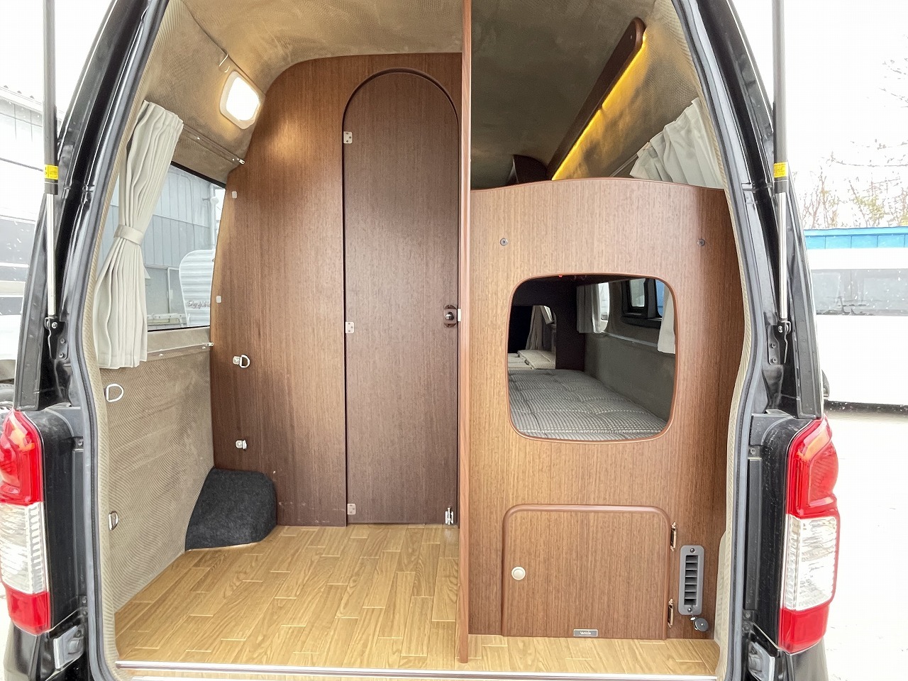 キャンピングカー バンコン NV350ｷｬﾗﾊﾞﾝ ﾋﾞｰｸﾙ ｸﾞﾗﾝﾍﾞﾙ 4WD