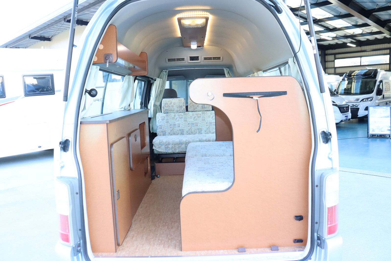 キャンピングカー バンコン ｷｬﾗﾊﾞﾝ 東和ﾓｰﾀｰｽ ﾌｪﾈｯｸ　ﾂｲﾝｻﾌﾞ