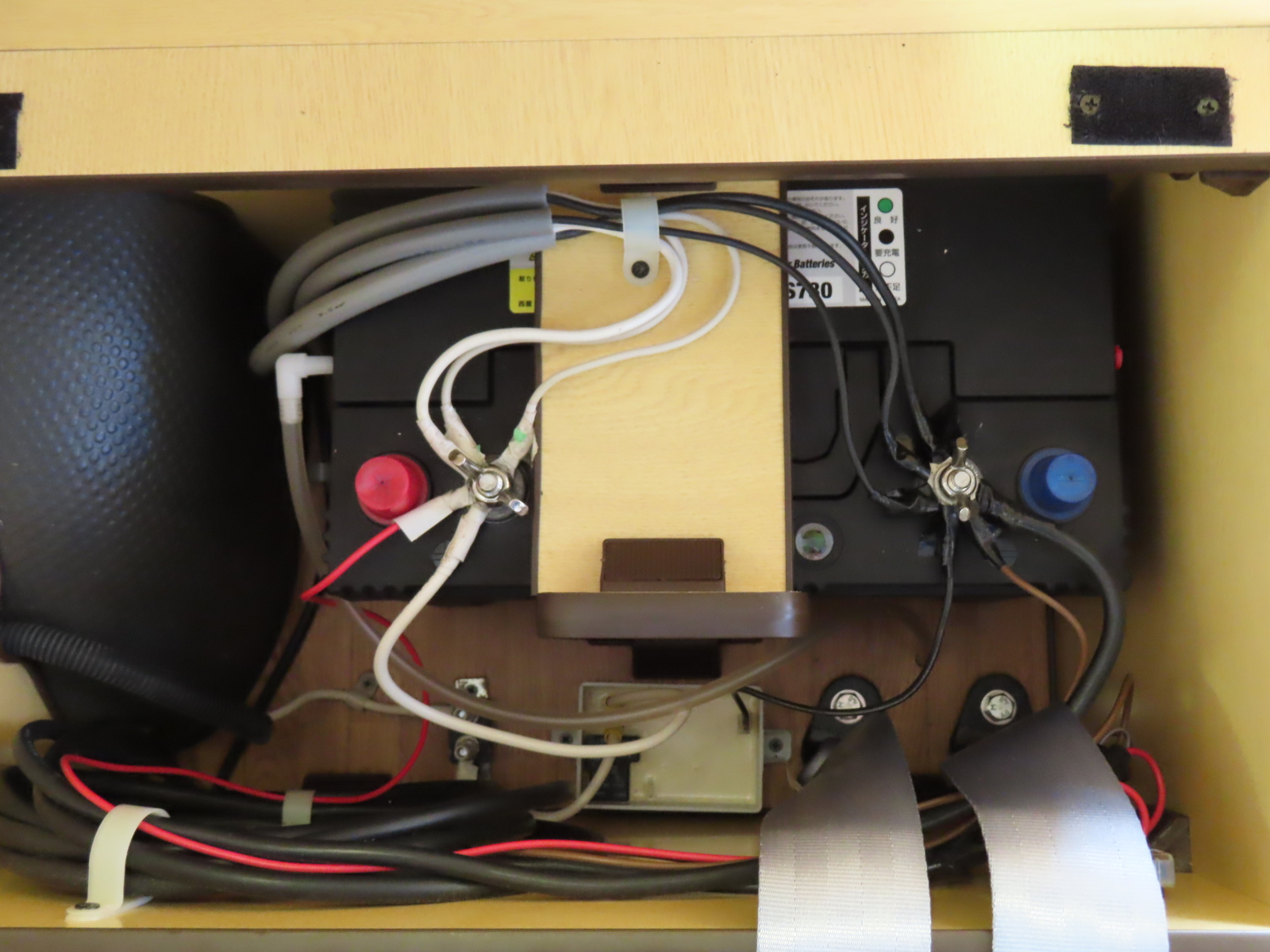 キャンピングカー バンコン ﾊｲｴｰｽ RVﾋﾞｯｸﾌｯﾄ ｵﾘｼﾞﾅﾙ　FFﾋｰﾀｰ