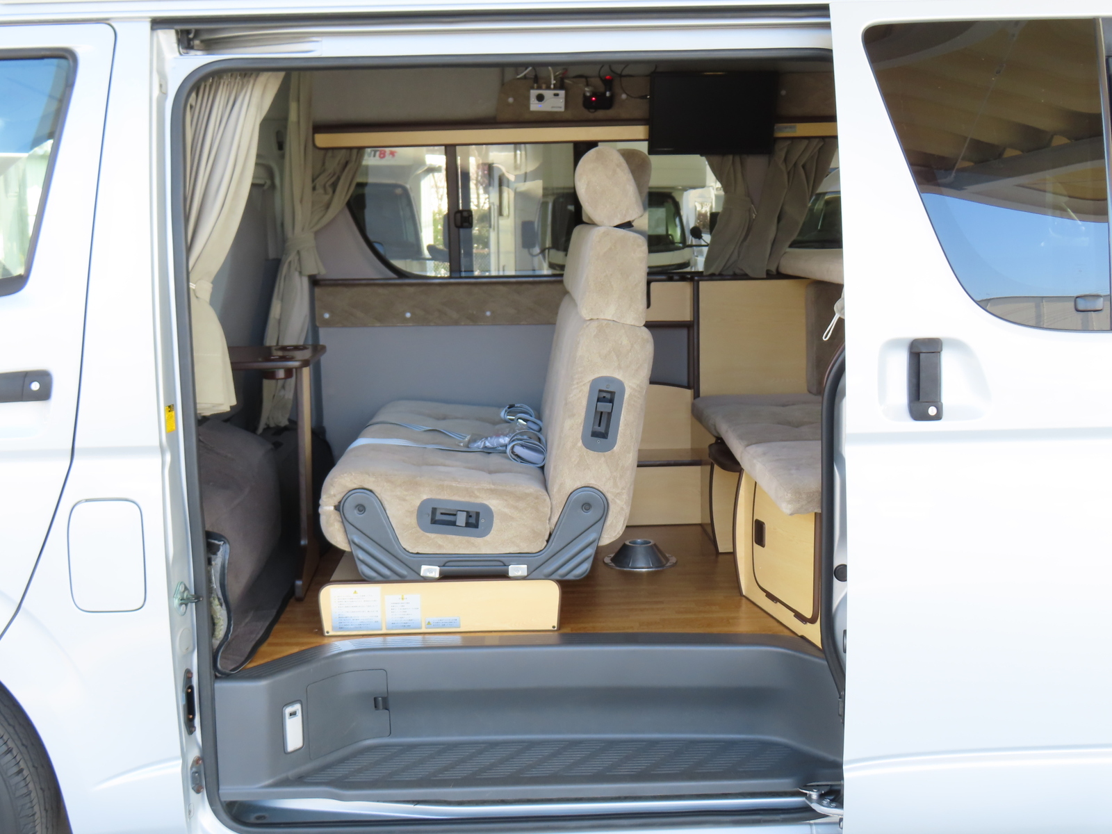 キャンピングカー バンコン ﾊｲｴｰｽ RVﾋﾞｯｸﾌｯﾄ ｵﾘｼﾞﾅﾙ　FFﾋｰﾀｰ