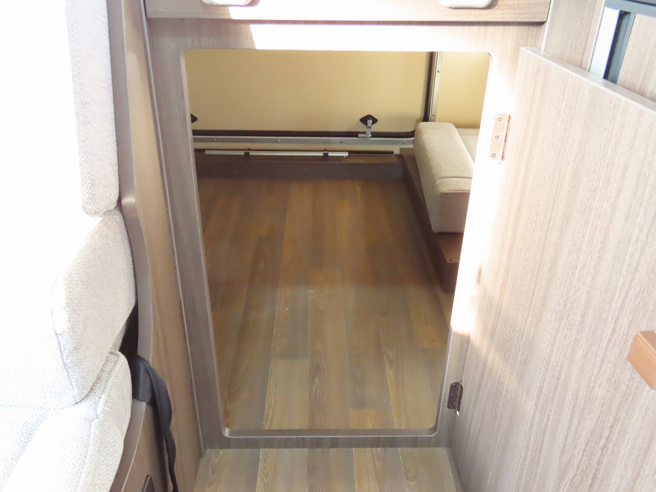 キャンピングカー キャブコン ｶﾑﾛｰﾄﾞ ﾅｯﾂRV ｸﾚｱ5.0XXｴﾎﾞﾘｭｰｼｮﾝ