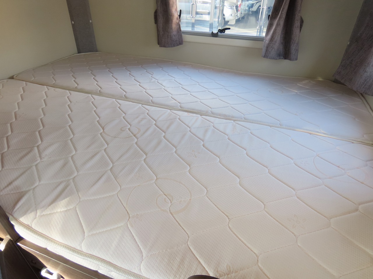 キャンピングカー キャブコン ｶﾑﾛｰﾄﾞ ﾅｯﾂRV ｸﾚｱ5.0XXｴﾎﾞﾘｭｰｼｮﾝ