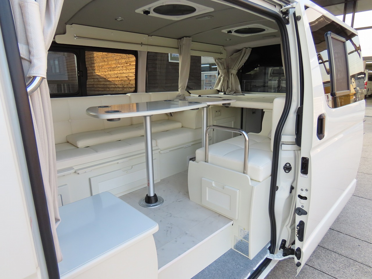 キャンピングカー バンコン ﾊｲｴｰｽ RVﾋﾞｯｸﾌｯﾄ ｽｳｨﾝｸﾞN4.7