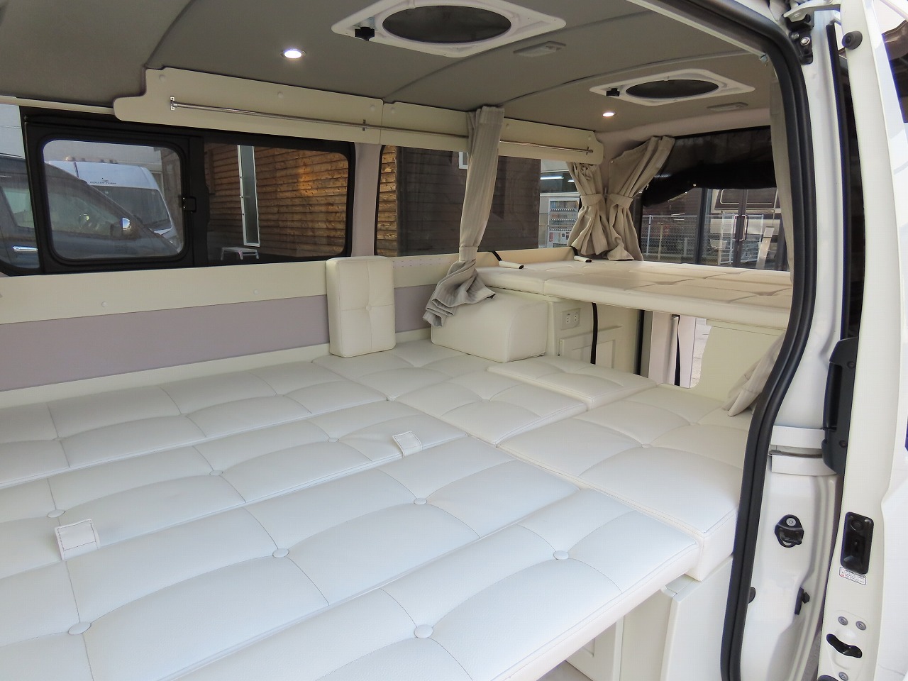 キャンピングカー バンコン ﾊｲｴｰｽ RVﾋﾞｯｸﾌｯﾄ ｽｳｨﾝｸﾞN4.7