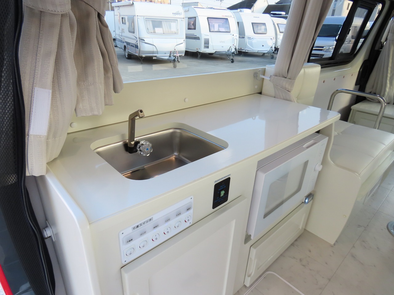 キャンピングカー バンコン ﾊｲｴｰｽ RVﾋﾞｯｸﾌｯﾄ ｽｳｨﾝｸﾞN4.7