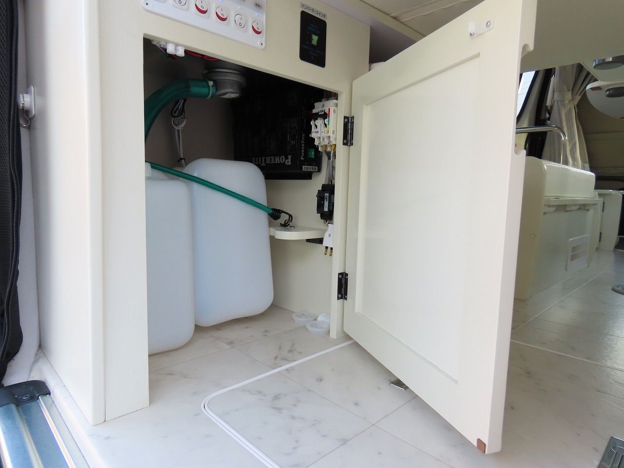 キャンピングカー バンコン ﾊｲｴｰｽ RVﾋﾞｯｸﾌｯﾄ ｽｳｨﾝｸﾞN4.7