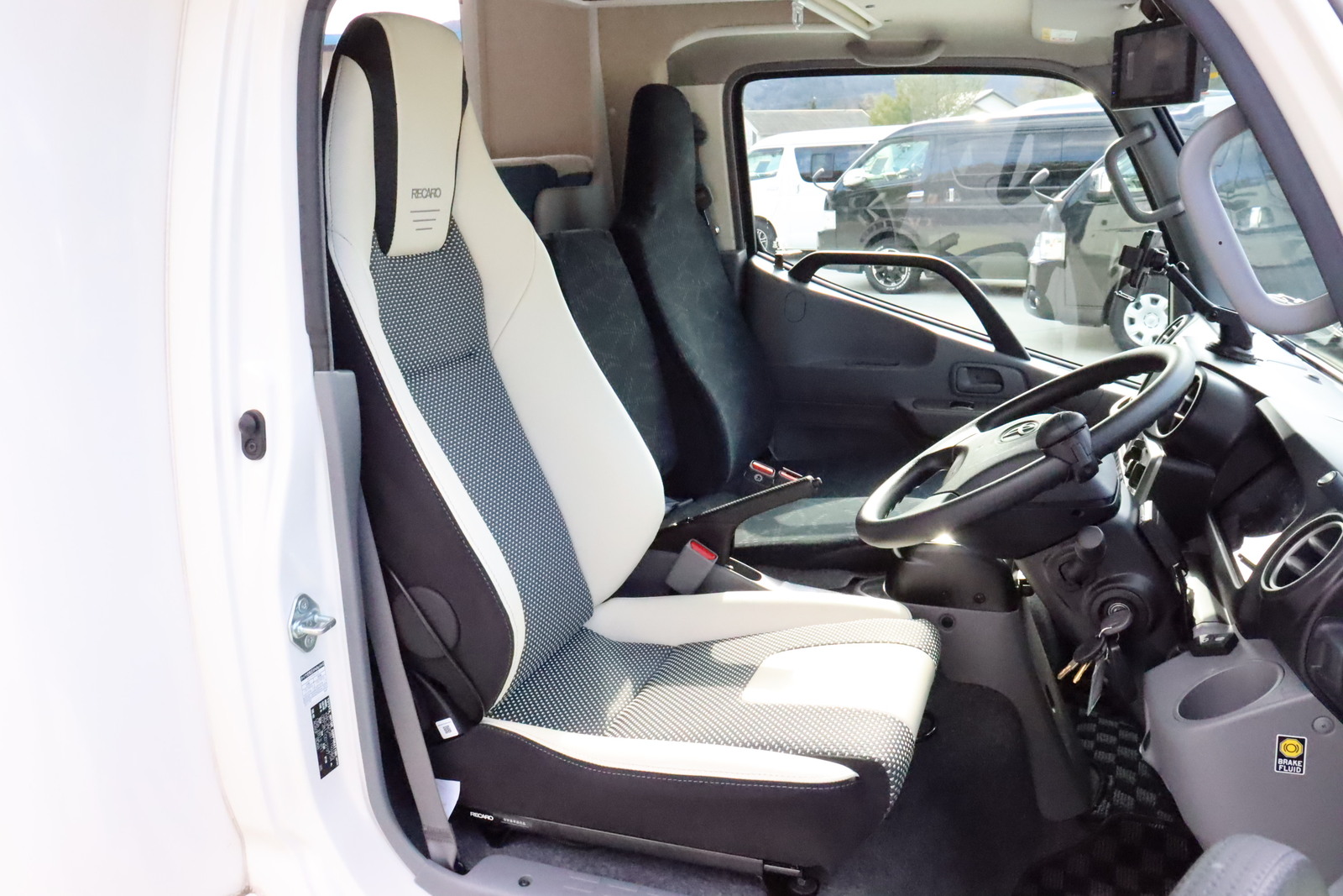 キャンピングカー キャブコン ｶﾑﾛｰﾄﾞ ﾀﾞｲﾚｸﾄｶｰｽﾞ ﾀﾞﾙﾋﾞｨ江の島4WD