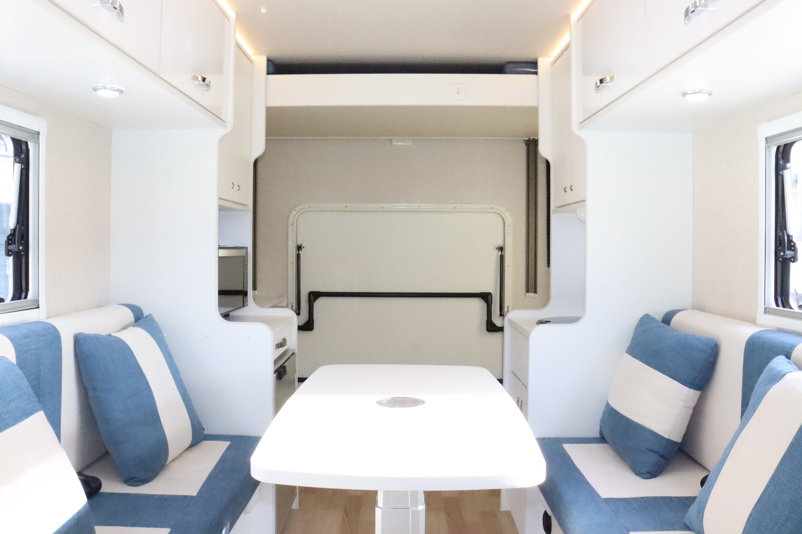 キャンピングカー キャブコン ｶﾑﾛｰﾄﾞ ﾀﾞｲﾚｸﾄｶｰｽﾞ ﾀﾞﾙﾋﾞｨ江の島4WD