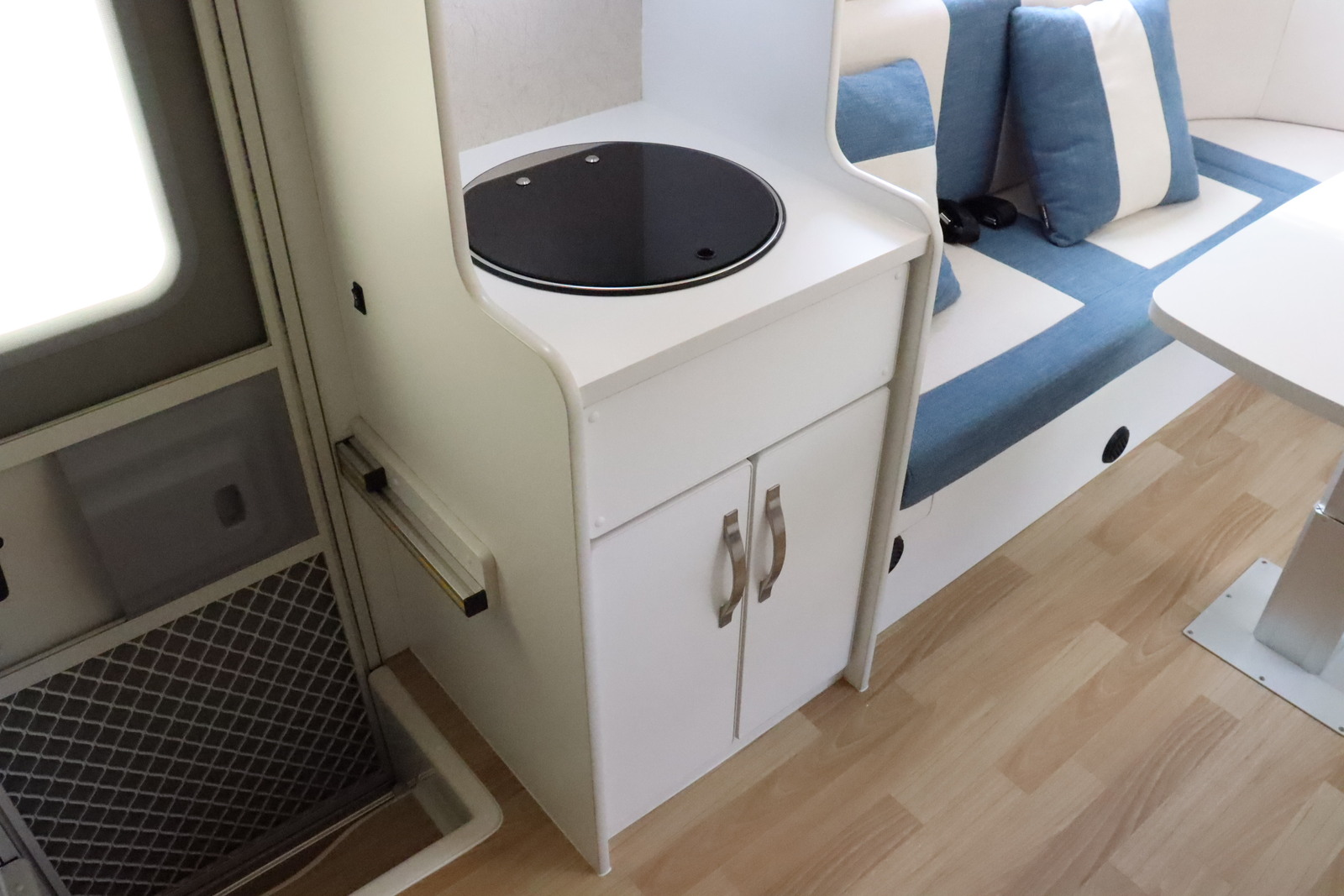 キャンピングカー キャブコン ｶﾑﾛｰﾄﾞ ﾀﾞｲﾚｸﾄｶｰｽﾞ ﾀﾞﾙﾋﾞｨ江の島4WD