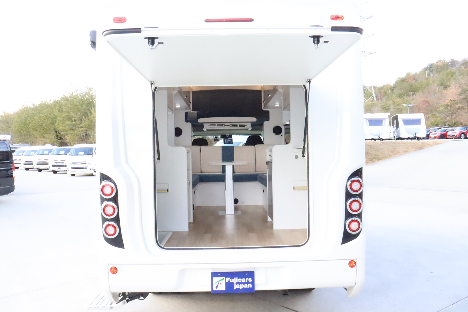 キャンピングカー キャブコン ｶﾑﾛｰﾄﾞ ﾀﾞｲﾚｸﾄｶｰｽﾞ ﾀﾞﾙﾋﾞｨ江の島4WD