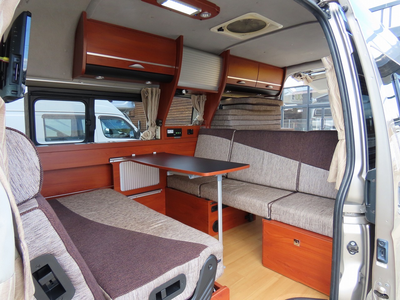 キャンピングカー バンコン ﾊｲｴｰｽ ﾅｯﾂRV ﾘｰｸ 4WD