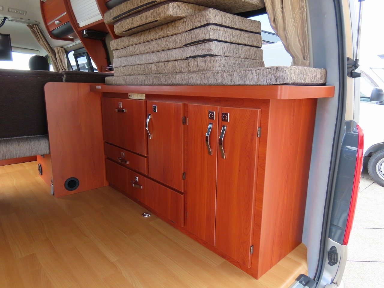 キャンピングカー バンコン ﾊｲｴｰｽ ﾅｯﾂRV ﾘｰｸ 4WD