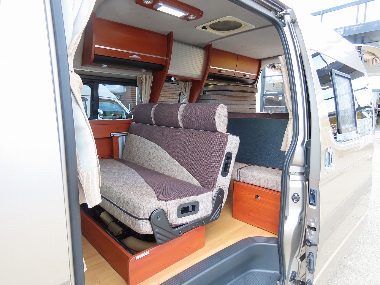 キャンピングカー バンコン ﾊｲｴｰｽ ﾅｯﾂRV ﾘｰｸ 4WD