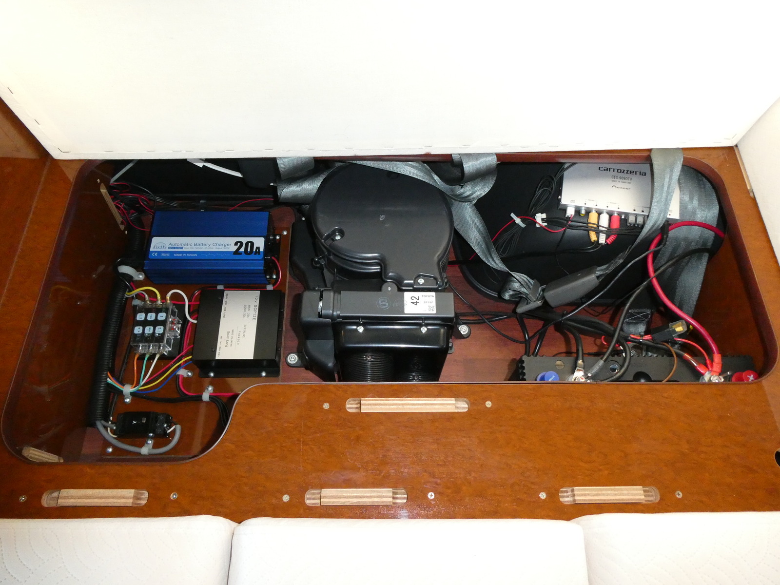 キャンピングカー バンコン FOCS DS　3ﾅﾝﾊﾞｰ　10人乗り　FFﾋｰﾀｰ