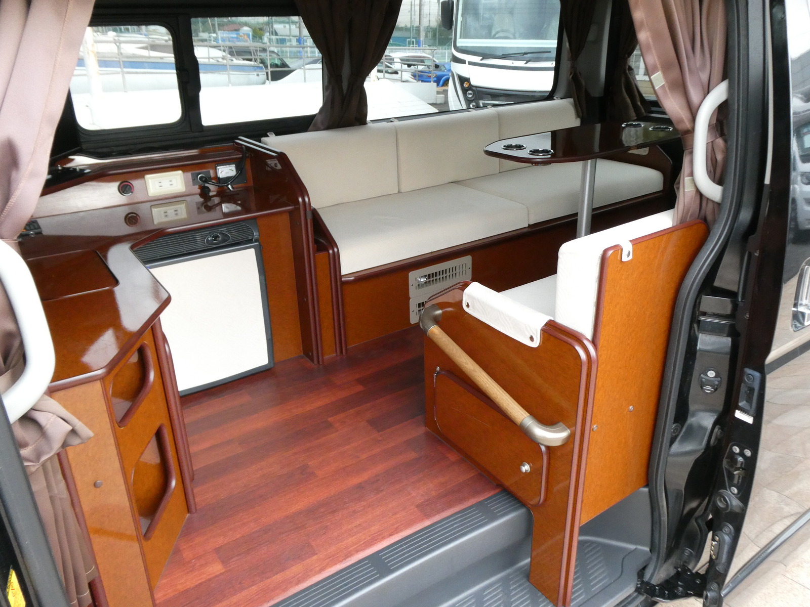 キャンピングカー バンコン FOCS DS　3ﾅﾝﾊﾞｰ　10人乗り　FFﾋｰﾀｰ