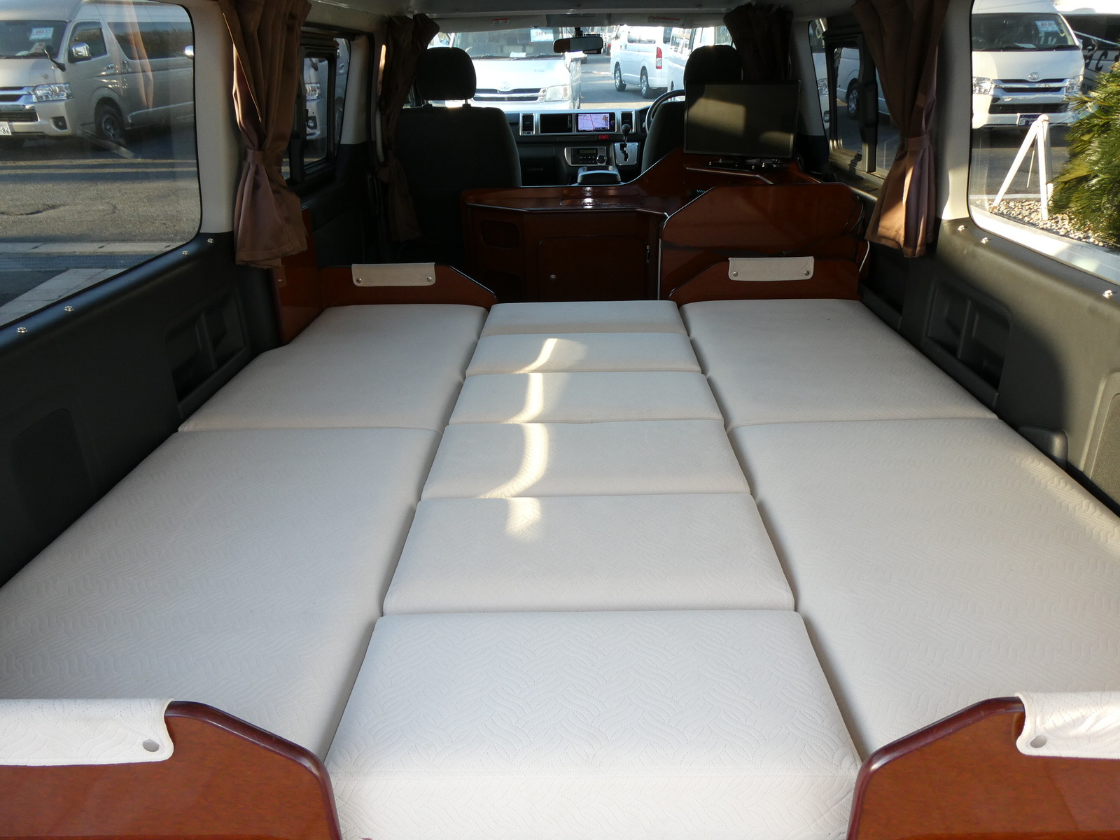 キャンピングカー バンコン FOCS DS　3ﾅﾝﾊﾞｰ　10人乗り　FFﾋｰﾀｰ