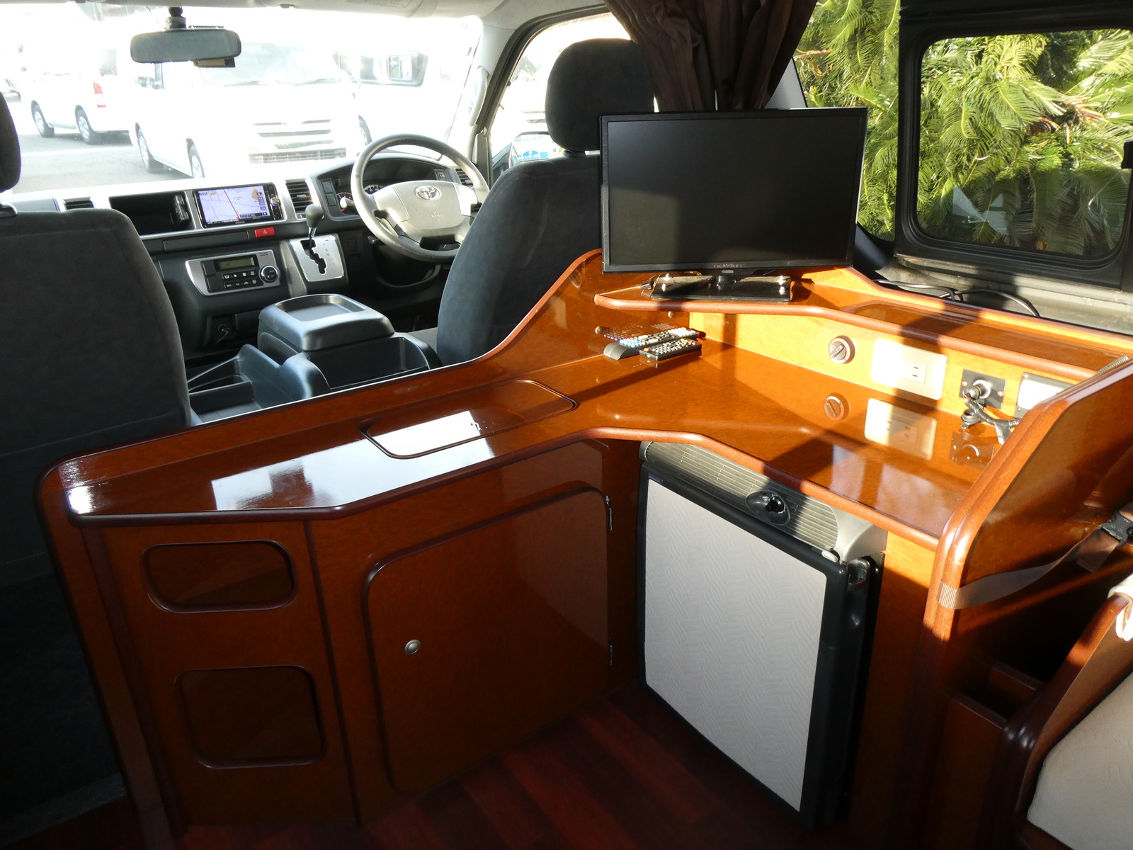 キャンピングカー バンコン FOCS DS　3ﾅﾝﾊﾞｰ　10人乗り　FFﾋｰﾀｰ