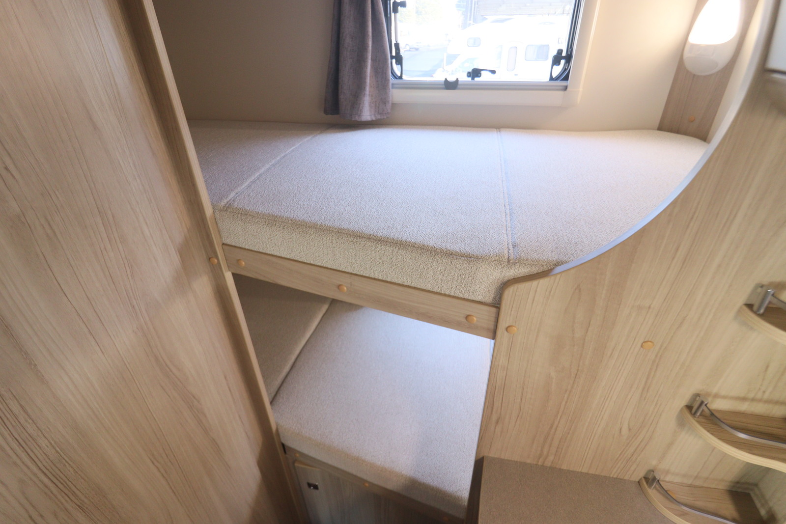 キャンピングカー キャブコン ｶﾑﾛｰﾄﾞ ﾅｯﾂRV ｸﾚｿﾝｼﾞｬｰﾆｰW Li